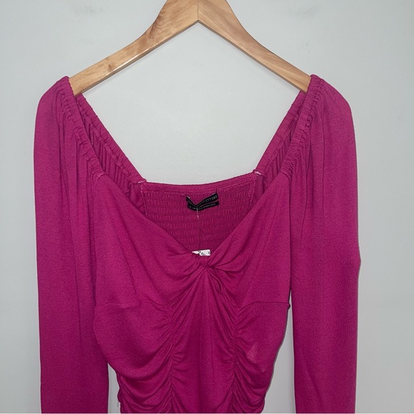 Urban Outfitters Top Women's Size Large Berry Pink Juliana Crepe Cutout Crop - Picture 3 of 11